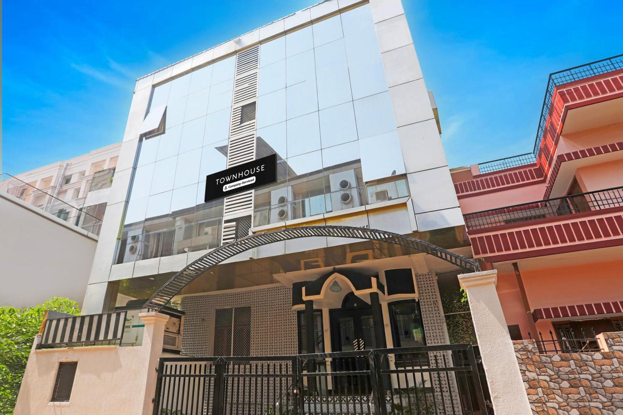 Super Townhouse Cantonment Varanasi Formerly Sarin Inn — Photos 1